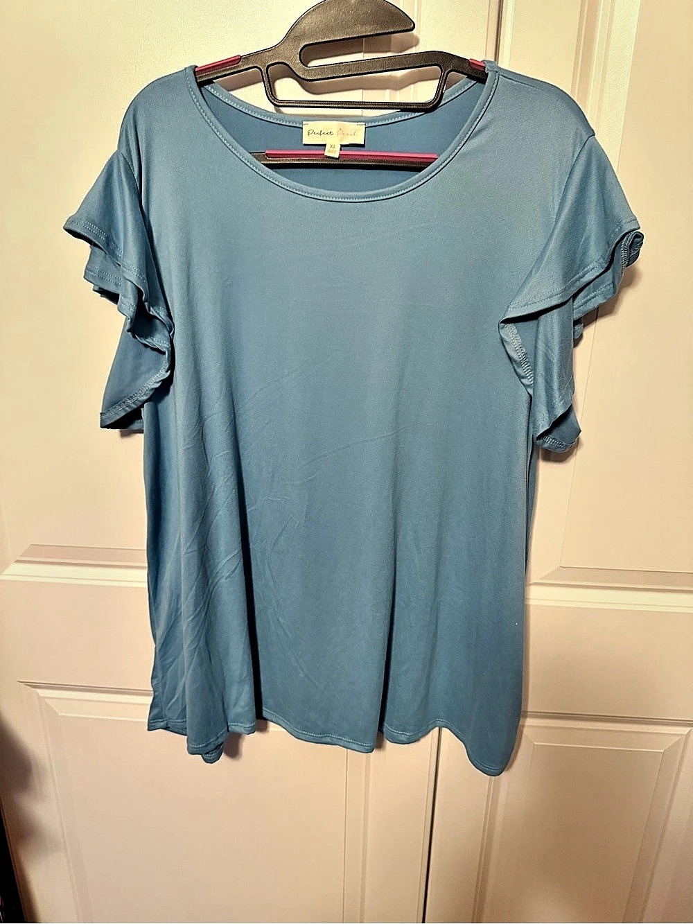 Perfect Peach Ruffle Sleeve Top in Blue Size XL Like New